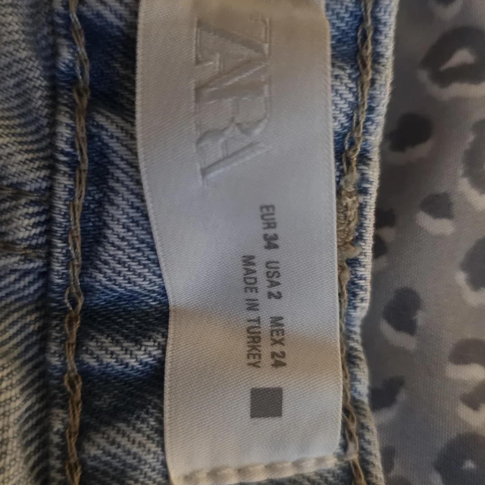 Zara Jeans - Picture 2 of 2
